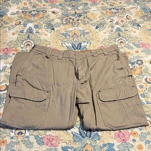 Duluth Trading Co Men's Brown Cargo Shorts